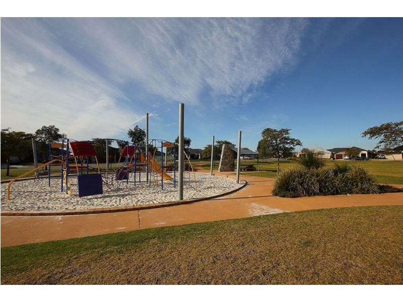 2 Cleland Court, Aubin Grove WA 6164
