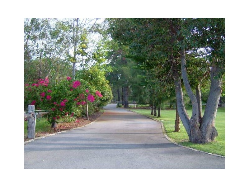 16 Grant Place, Banjup WA 6164