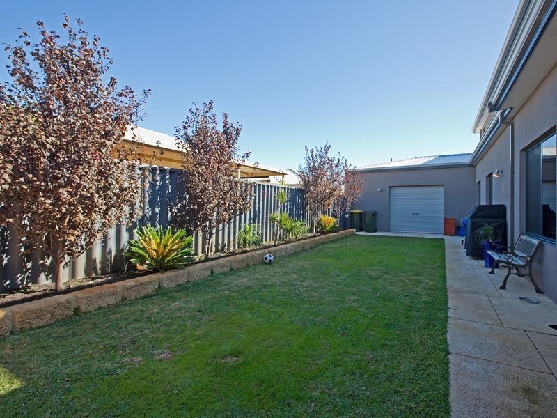 8 Dionysus Terrace, Atwell WA 6164