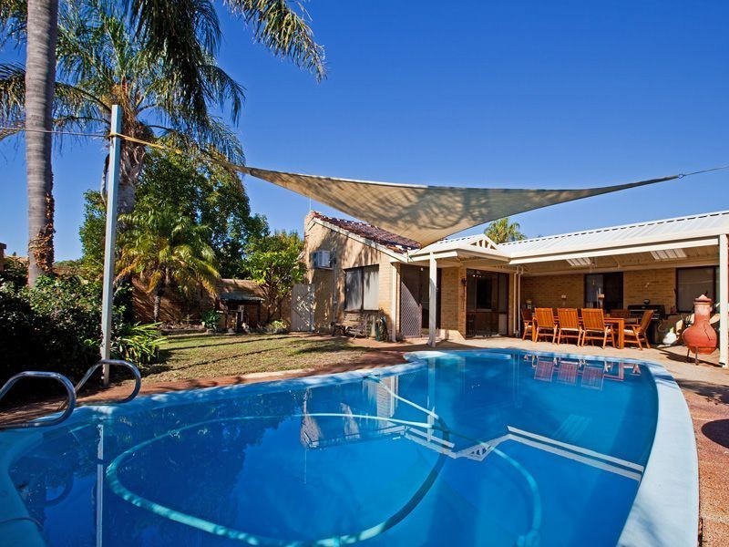 8 Westmorland Drive, Leeming WA 6149