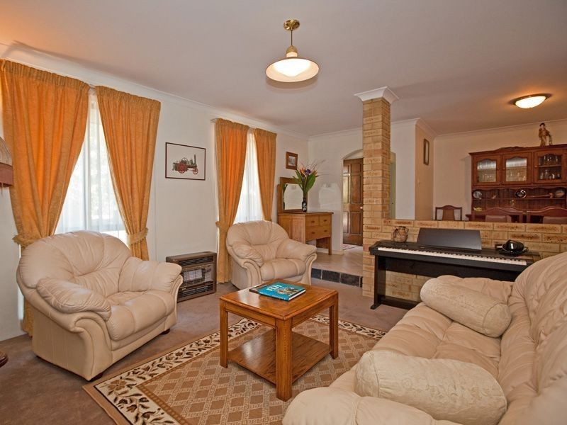 8 Westmorland Drive, Leeming WA 6149