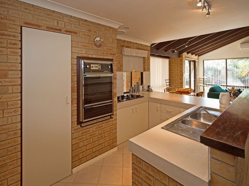 8 Westmorland Drive, Leeming WA 6149