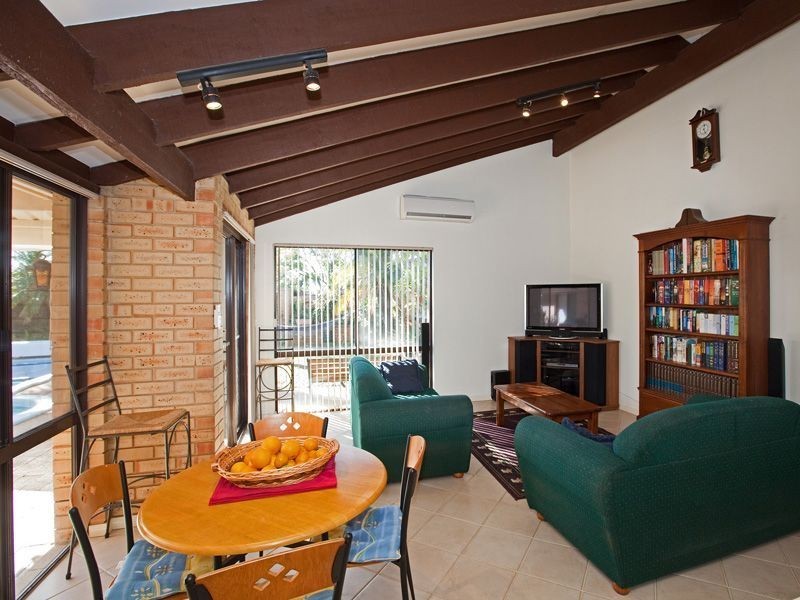 8 Westmorland Drive, Leeming WA 6149