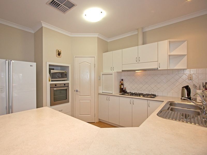 1/1 Meranda Lane, Success WA 6164