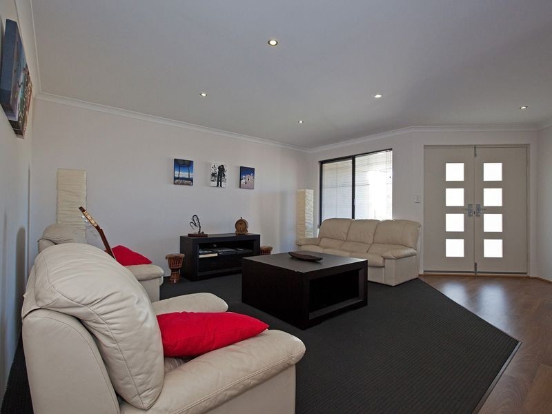 1 Oak Ridge Meander, Success WA 6164