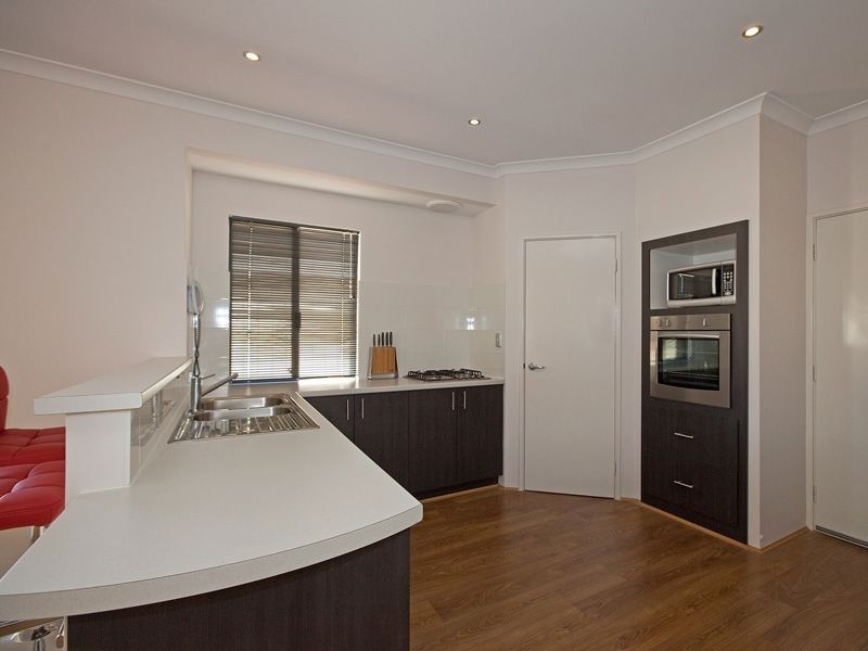 1 Oak Ridge Meander, Success WA 6164