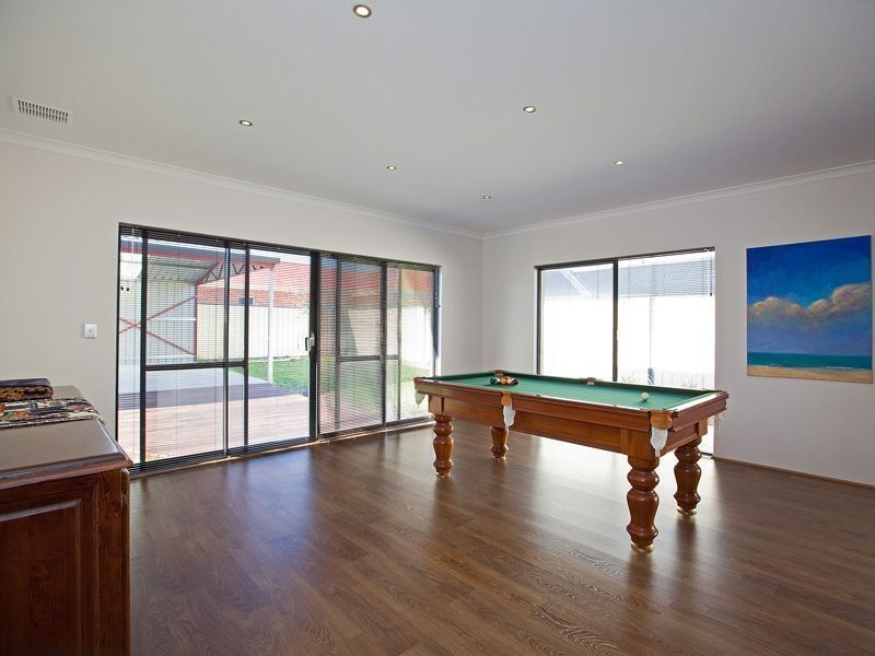 1 Oak Ridge Meander, Success WA 6164