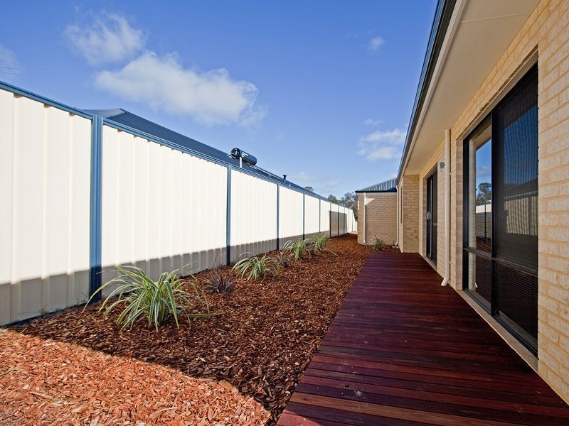 1 Oak Ridge Meander, Success WA 6164