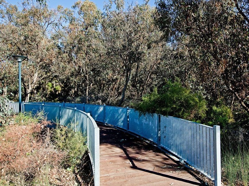 1 Oak Ridge Meander, Success WA 6164