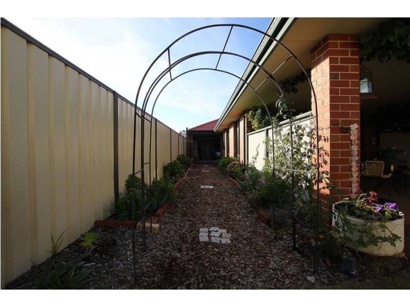 1 Jackadder Avenue, Success WA 6164