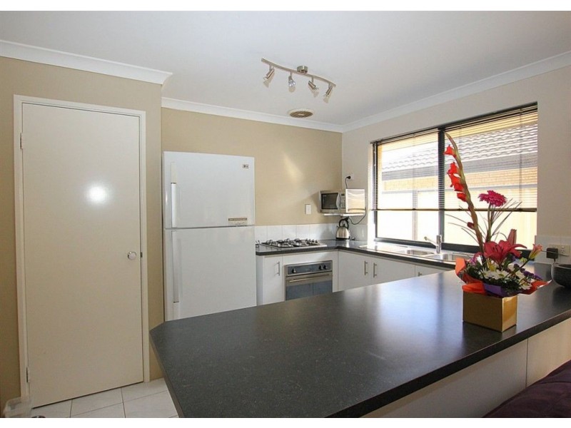 11 Sweetwater Bend, Success WA 6164