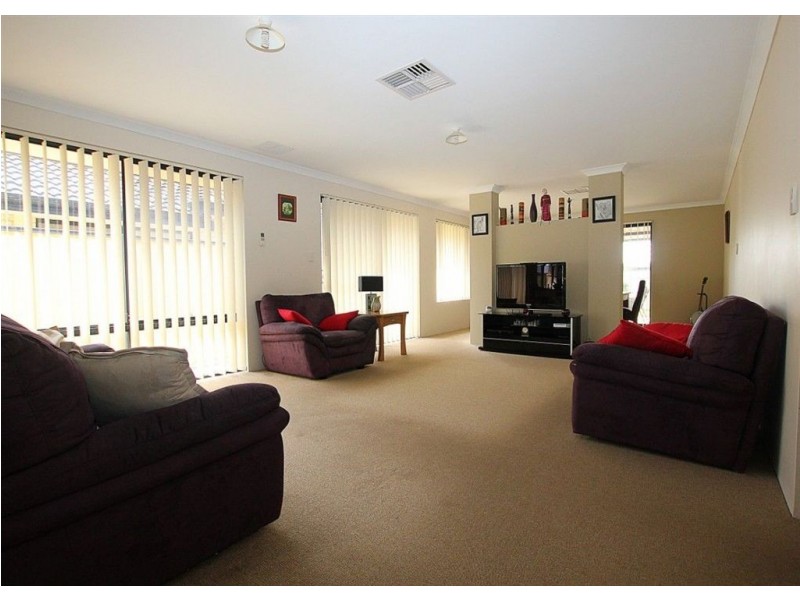 11 Sweetwater Bend, Success WA 6164