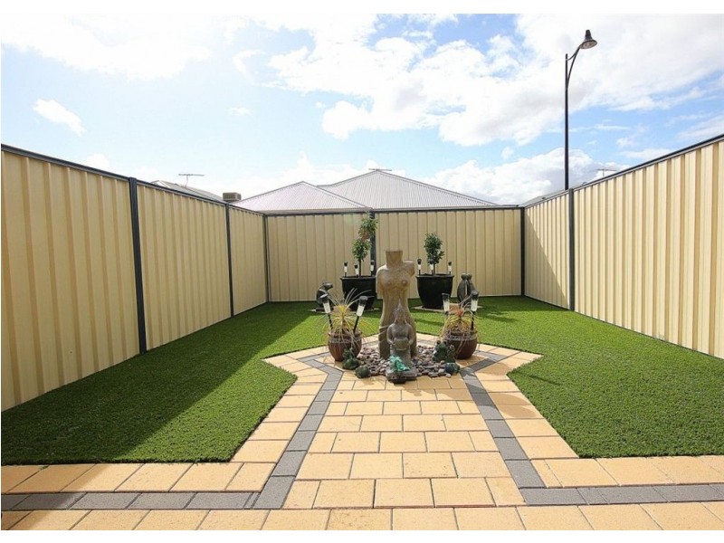 11 Sweetwater Bend, Success WA 6164