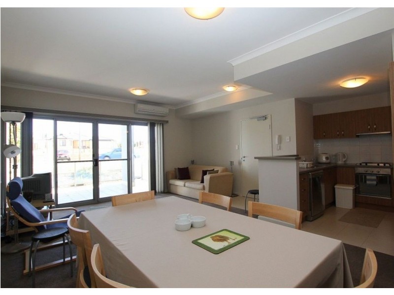 2/105 Wentworth Parade, Success WA 6164