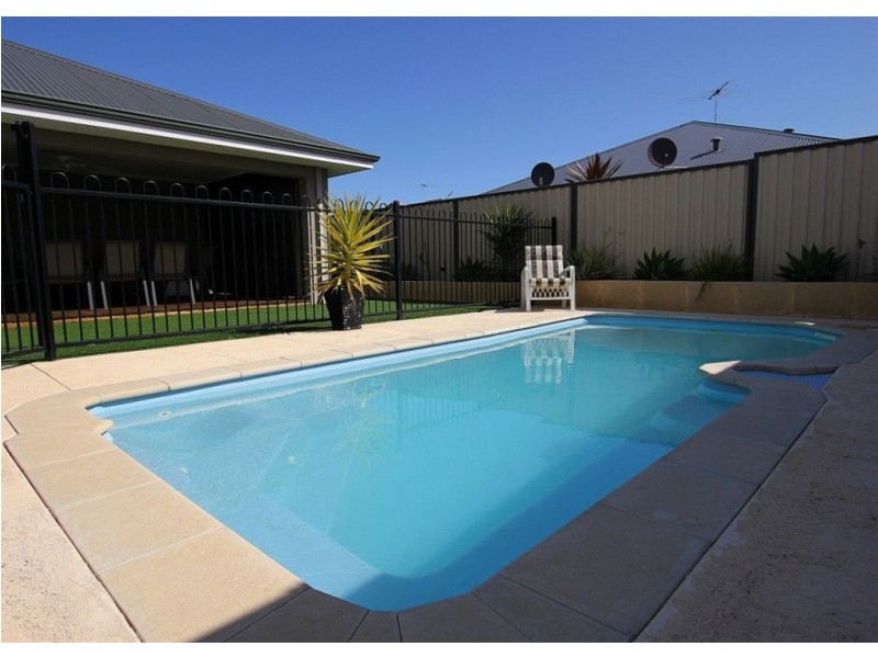 4 Edulis Avenue, Aubin Grove WA 6164