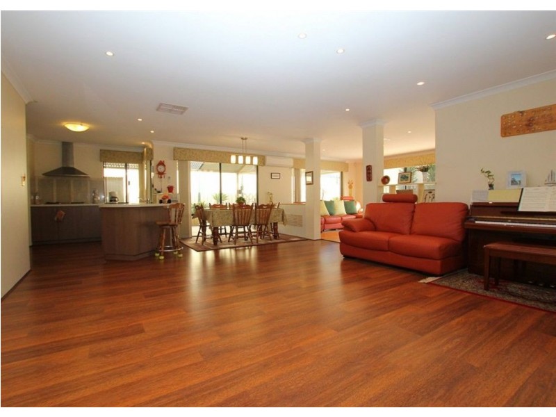 71 Steiner Avenue, Success WA 6164