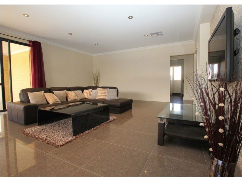 81 Aurora Drive, Atwell WA 6164