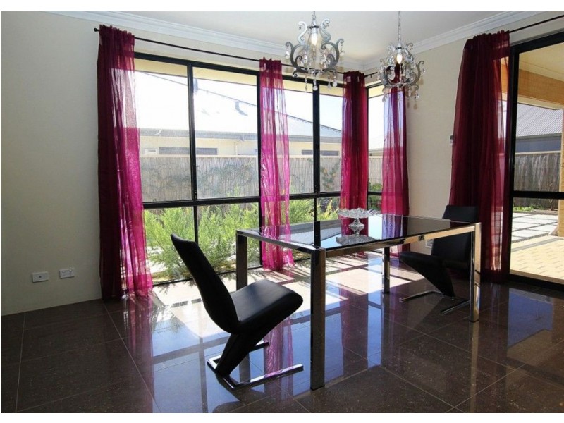 81 Aurora Drive, Atwell WA 6164