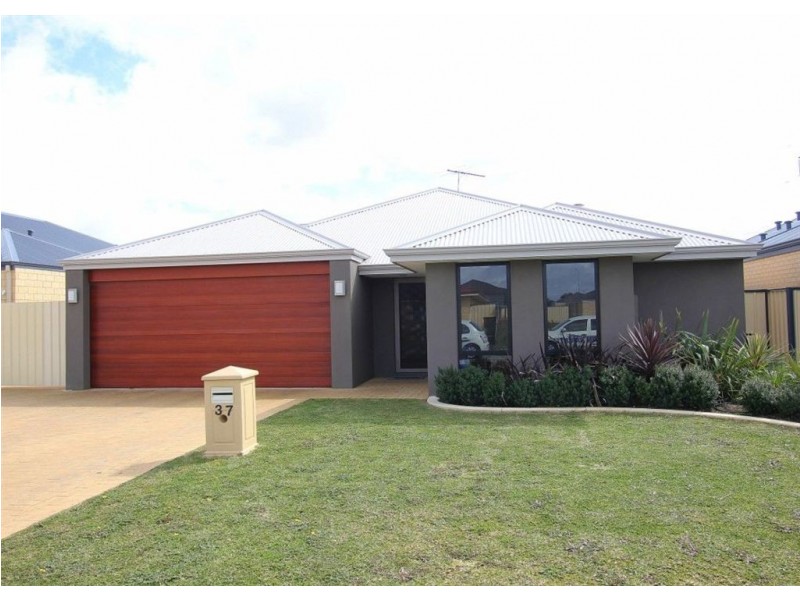 37 St Joseph Fairway, Success WA 6164