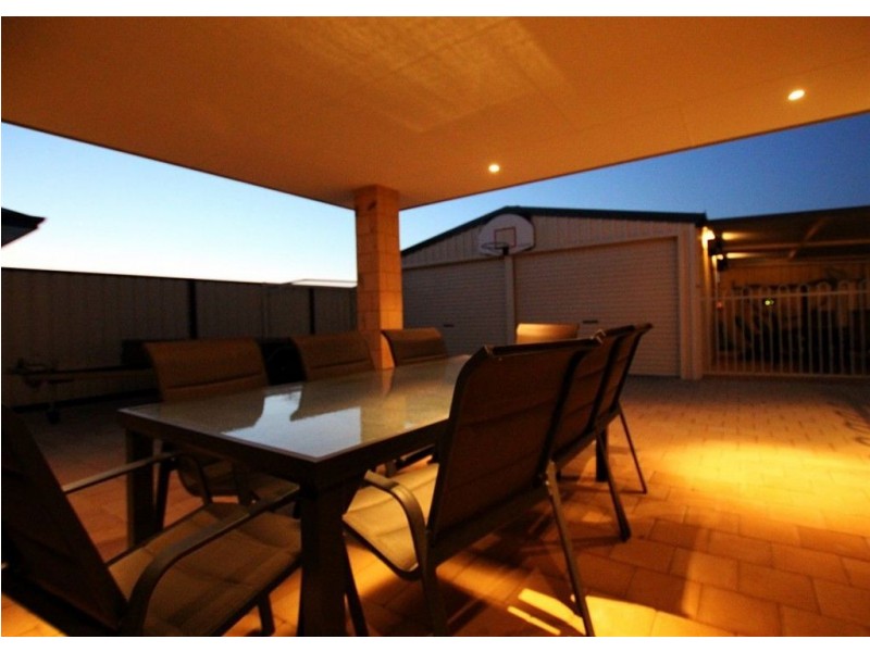 37 St Joseph Fairway, Success WA 6164
