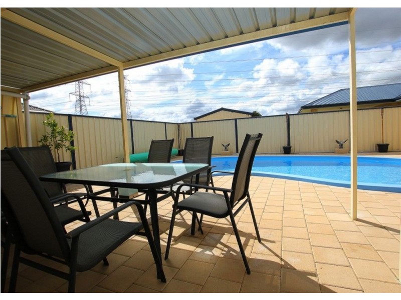 37 St Joseph Fairway, Success WA 6164