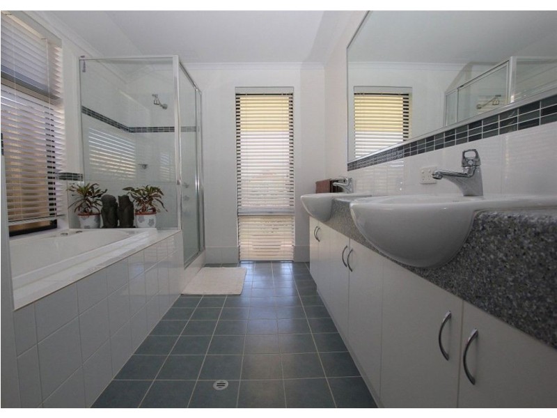 115 Aurora Drive, Atwell WA 6164