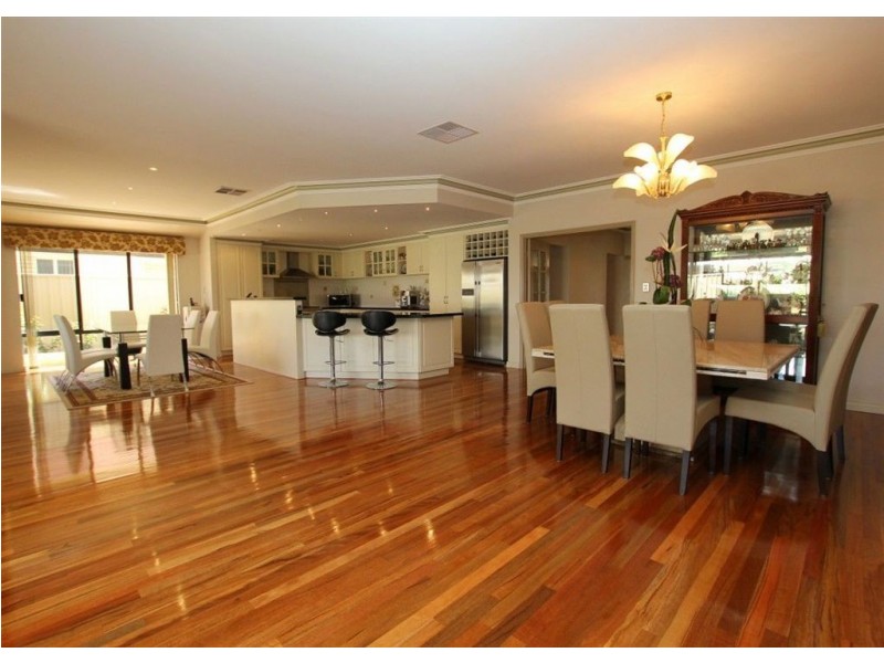 21 Swallowtail Avenue, Success WA 6164