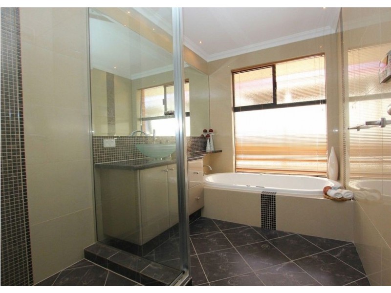 21 Swallowtail Avenue, Success WA 6164