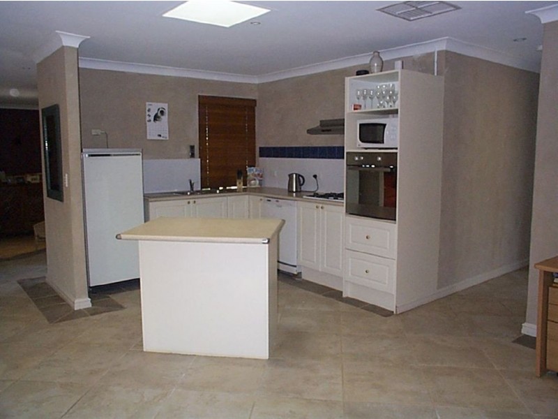 2 Nigel Court, Leeming WA 6149