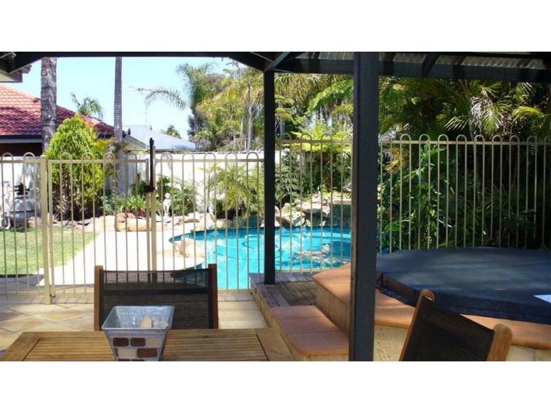 2 Nigel Court, Leeming WA 6149