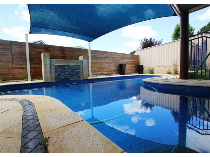 4 Windchime Terrace, Atwell WA 6164