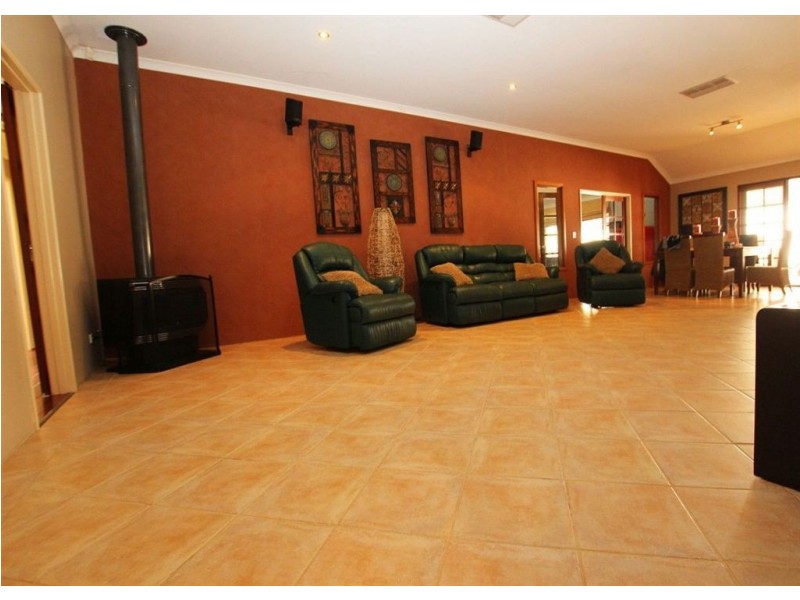 4 Windchime Terrace, Atwell WA 6164