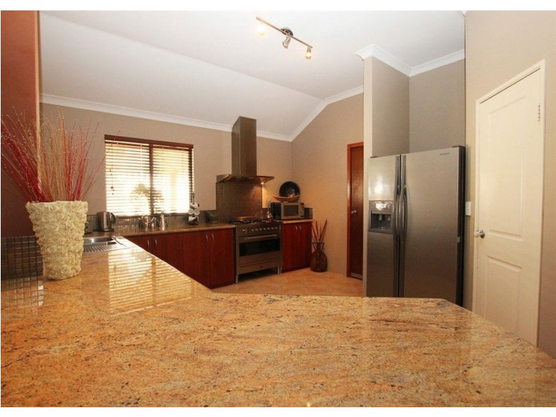 4 Windchime Terrace, Atwell WA 6164