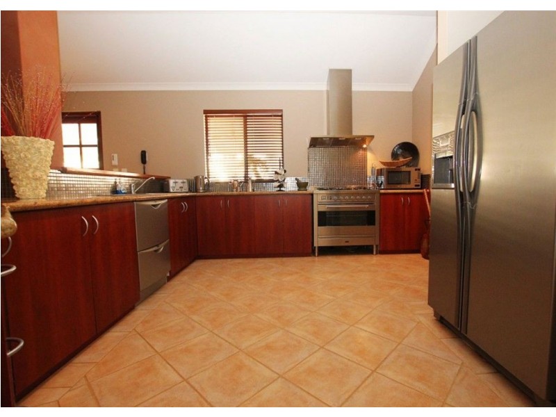 4 Windchime Terrace, Atwell WA 6164