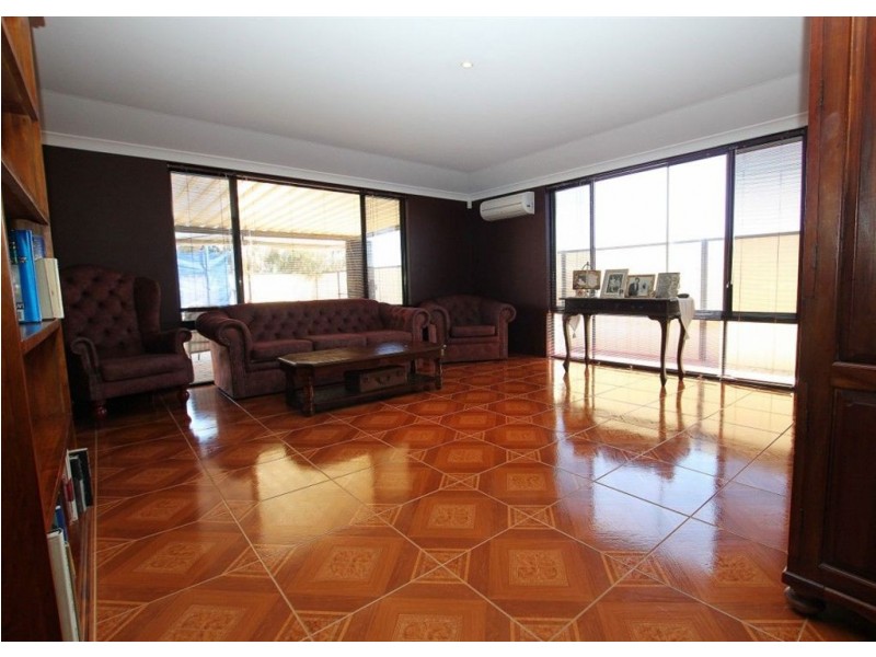 28 Marraboor Place, Success WA 6164