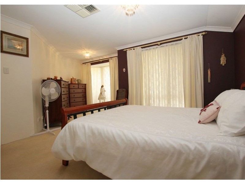 32 Folland Parade, Atwell WA 6164
