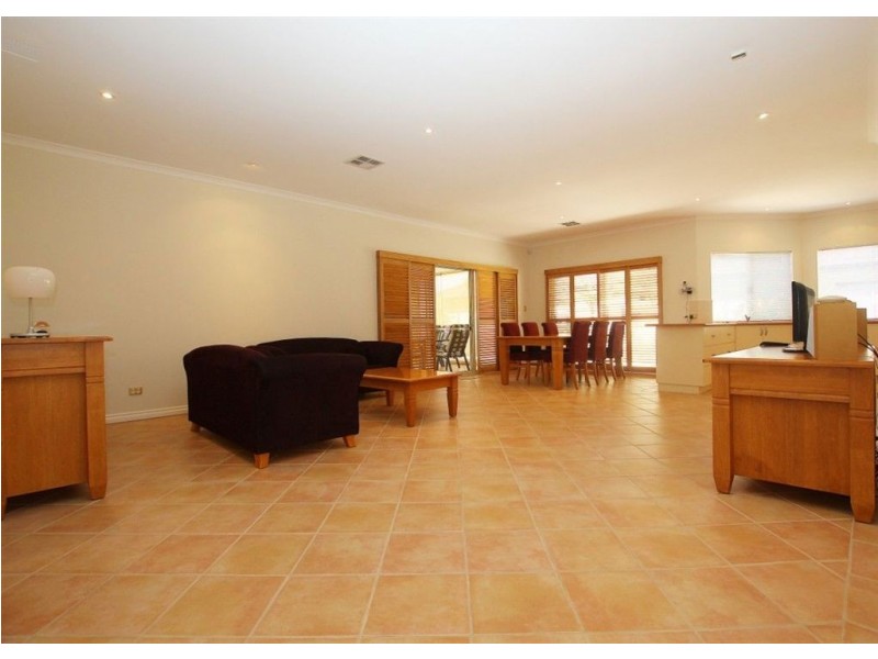 33 Beaumont Parkway, Success WA 6164