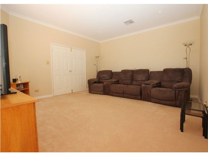 33 Beaumont Parkway, Success WA 6164