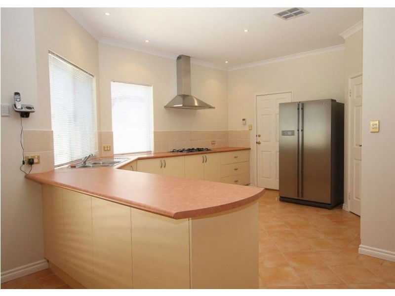 33 Beaumont Parkway, Success WA 6164