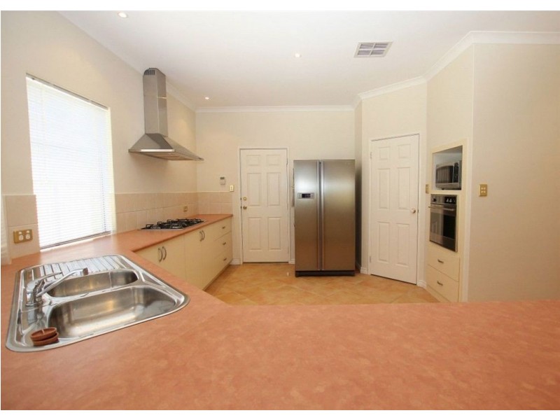 33 Beaumont Parkway, Success WA 6164