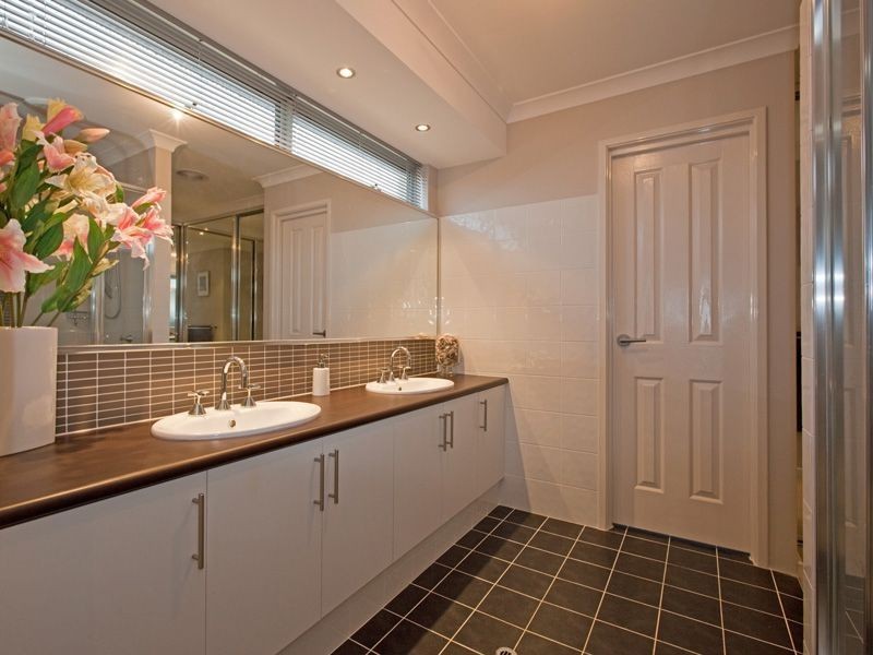 10 St Joseph Fairway, Success WA 6164