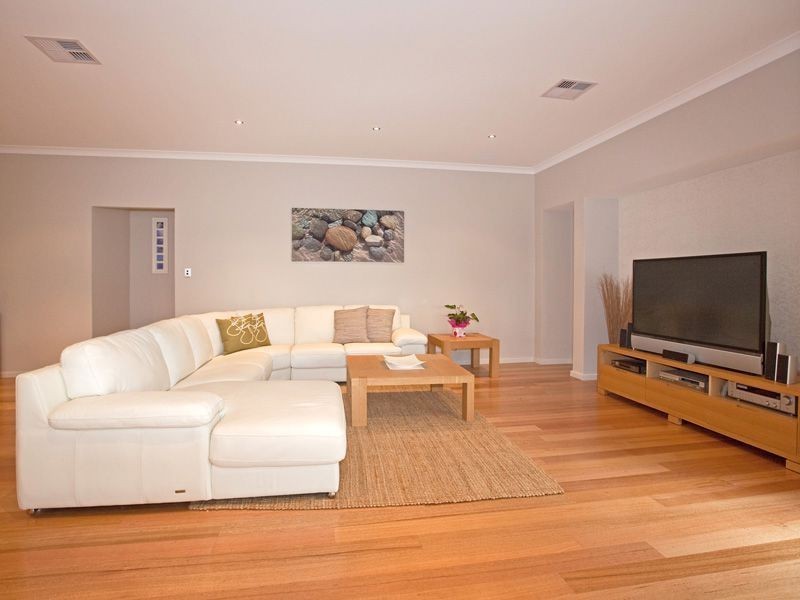 10 St Joseph Fairway, Success WA 6164