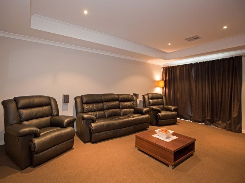 10 St Joseph Fairway, Success WA 6164