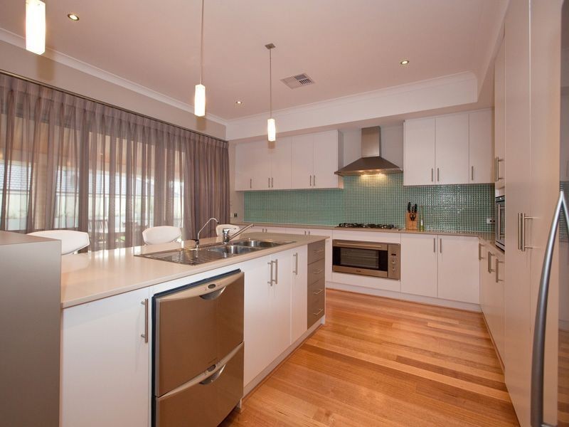 10 St Joseph Fairway, Success WA 6164