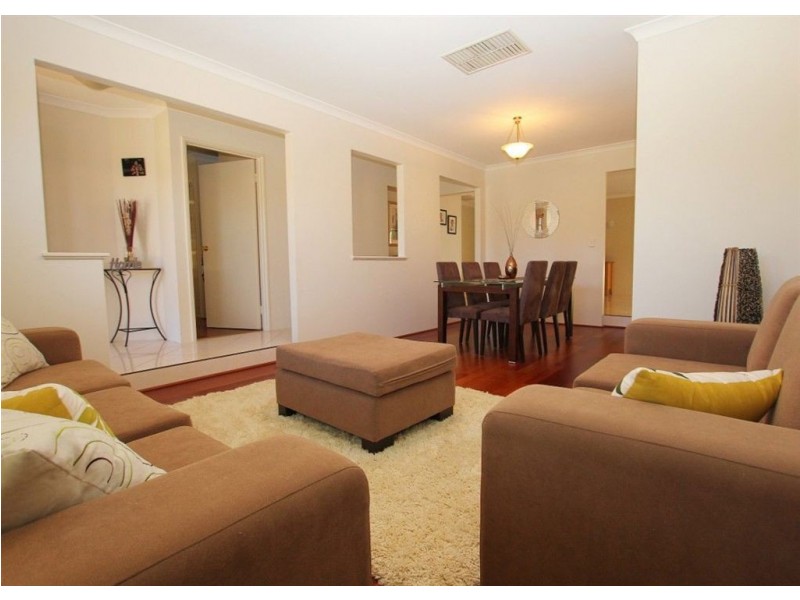 4 Rosehill Court, Atwell WA 6164