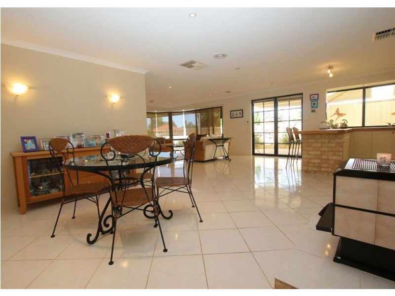 4 Rosehill Court, Atwell WA 6164