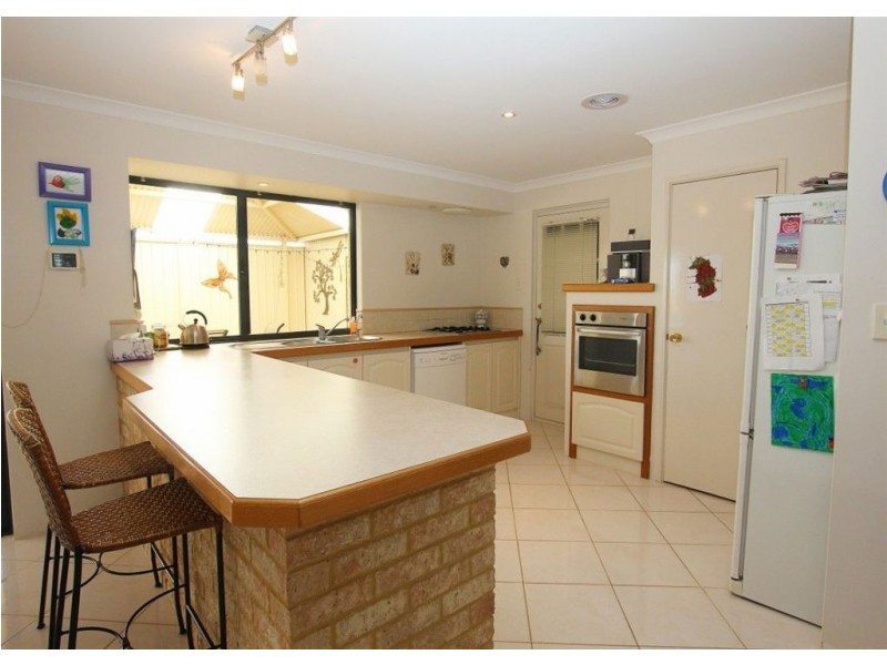 4 Rosehill Court, Atwell WA 6164