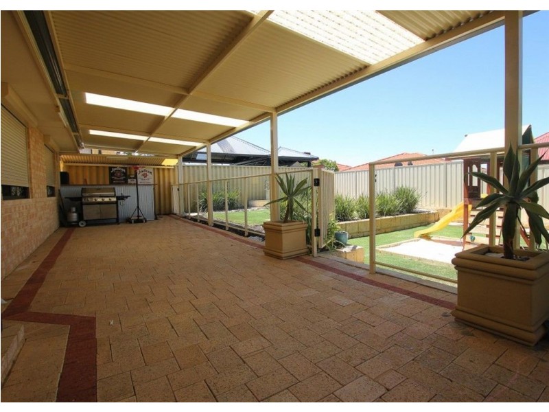 4 Rosehill Court, Atwell WA 6164