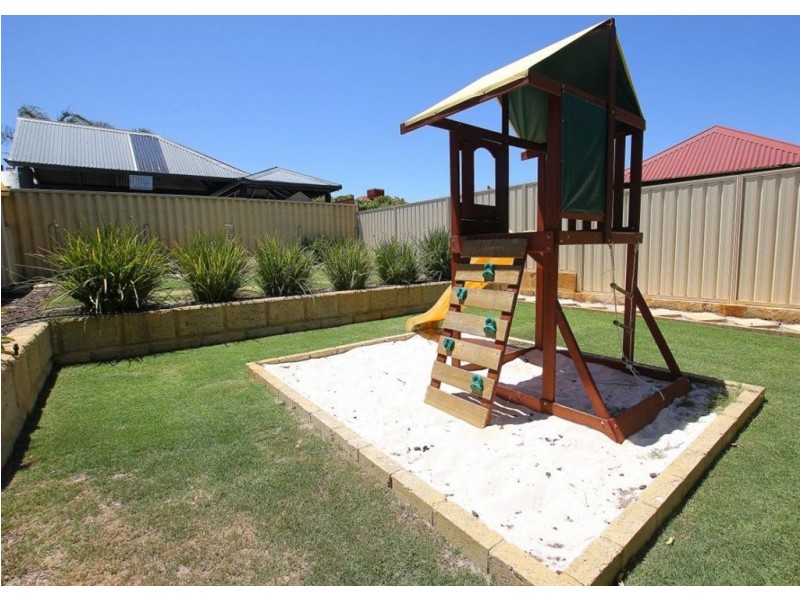 4 Rosehill Court, Atwell WA 6164