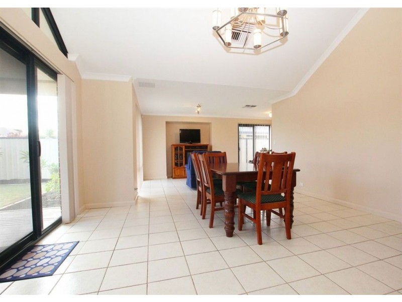 15 Georgia Way, Success WA 6164